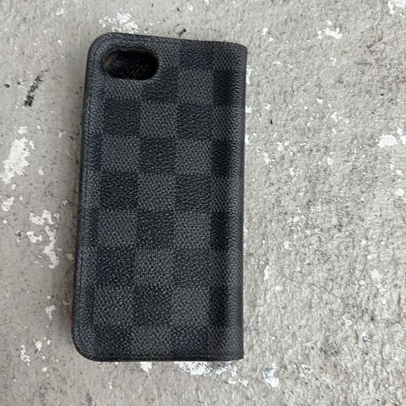 Louis Vuitton iPhone phone case - Picture 3 of 3